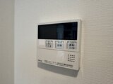 クリアル文京千石2 壁に取り付けられた給湯器の操作パネル