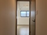 クリアル文京千石2 玄関から見たリビングダイニングへの開放的な空間