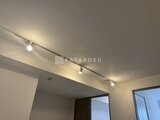 クリアル文京千石2 ダウンライト照明が配置された明るいリビング天井