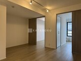 クリアル文京千石2 木目調の建具が落ち着いた印象のリビングダイニング空間