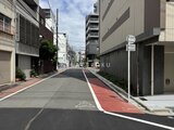 ウィーブベース上野ノース 前面道路から見た建物周辺の街並み