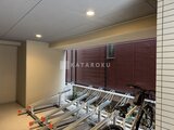 ウィーブベース上野ノース 自転車ラック付きのゆとりある駐輪スペース