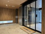 ウィーブベース上野ノース モダンな木調壁が印象的なエレベーターホール