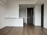 ウィーブベース上野ノース ウッド調フローリングのリビングダイニング