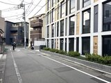 グランパセオ三宿2 前面道路から見たモダンなファサードの建物外観