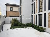 グランパセオ三宿2 モダンな建物と緑が調和した、開放的な中庭スペース