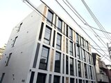 グランパセオ三宿2 モダンな外観デザインの建物を下から見上げた景観