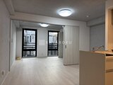 グランパセオ三宿2 明るい床材とLDK空間から見たバルコニー