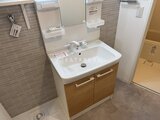 グランパセオ三宿2 明るい洗面台と収納たっぷりの洗面化粧台