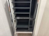 グランパセオ三宿2 複数の棚板を備えた収納たっぷりの納戸