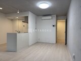 グランパセオ三宿2 オープンキッチン付きの開放的なリビングダイニング空間