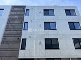 RAMIi板橋大和町 コンクリート打ちっ放しとモダンな外装材を組み合わせた建物外観
