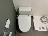 RAMIi板橋大和町 温水洗浄便座付きのモダンなトイレ空間