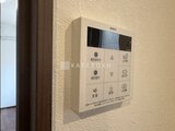 RAMIi板橋大和町 玄関付近に設置されたモダンな浴室暖房乾燥機パネル