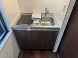 RAMIi板橋大和町 IHコンロとシンクを備えたコンパクトなキッチンスペース