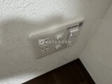 RAMIi板橋大和町 コンセントと調光スイッチが備わった壁面