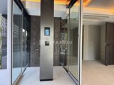 ヴィスタコート幡ヶ谷 モダンなデザインのエントランスホール