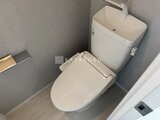 ヴィスタコート幡ヶ谷 温水洗浄便座付きのコンパクトなトイレ空間