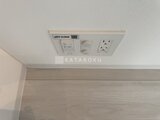 ヴィスタコート幡ヶ谷 天井に設置された照明制御と換気設備のパネル