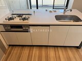 ヴィスタコート幡ヶ谷 ガスコンロとシンクが付いたモダンな対面キッチン