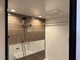 ヴィスタコート幡ヶ谷 木目調と白色タイルの落ち着いた浴室