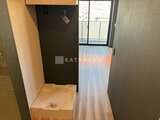 ヴィスタコート幡ヶ谷 洗濯機置き場と廊下から居住空間につながる明るい動線