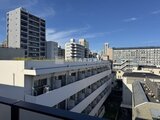 ヴィスタコート幡ヶ谷 青空が広がる高層階からの周辺住宅地の眺望