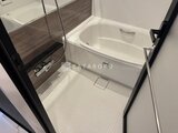 ヴィスタコート幡ヶ谷 モダンな浴室と洗い場がまとめられた浴室空間