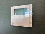ヴィスタコート幡ヶ谷 モニター付きインターホンが設置された玄関周辺