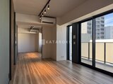 ヴィスタコート幡ヶ谷 バルコニーに面した明るいリビングダイニング