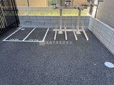 ラヴィエール住吉駅前 駐車スペースと自転車置き場を備えた駐輪施設の様子