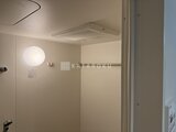 ラヴィエール住吉駅前 浴室乾燥機付きの清潔感のある浴室空間