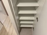 ラヴィエール住吉駅前 収納たっぷりの壁面シェルフ