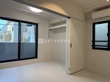 ラヴィエール住吉駅前 大きな窓から光が入る明るいリビングダイニングと洋室の間取り
