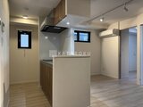 ラヴィエール住吉駅前 開放的なアイランドキッチン付きのリビングダイニング