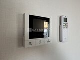 エスグランデ大森 インターフォンと室温調整パネルのある玄関周り
