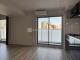 エスグランデ大森 大きな窓から街並みを望むリビングダイニングキッチン