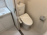 エスグランデ大森 温水洗浄便座付きのコンパクトなトイレ空間