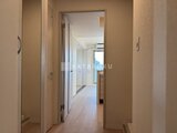 エスグランデ大森 廊下から見たリビング方向への明るい動線と複数の居室入口