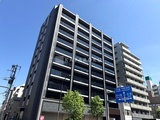 グランクレイエル両国 青空を背景にした、モダンな外観の分譲マンション建物