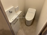 グランクレイエル両国 白を基調にした清潔感のあるトイレ空間