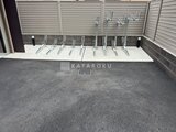 アルコバレーノ南千住 複数の駐輪スペースを備えた共用駐輪場の様子
