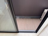 アルコバレーノ南千住 浴室入口から見た浴槽周りの落ち着いた空間