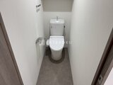 アルコバレーノ南千住 温白色でまとめた落ち着いたトイレ空間