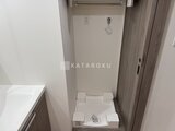 アルコバレーノ南千住 洗濯機置き場の様子を上から見た清潔感のある空間