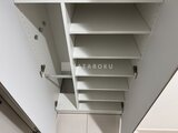 アルコバレーノ南千住 天井付近にすっきり設置された白い可動棚