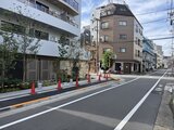 ルミーク大森 前面道路から見た建物と周辺環境の様子