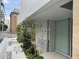 ルミーク大森 モダンな外観の建物エントランス