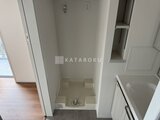 ルミーク大森 洗濯機置き場と洗面台が隣り合う洗面脱衣室