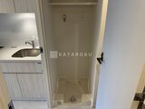 ルミーク大森 キッチンスペースに隣接した洗濯機置き場の様子